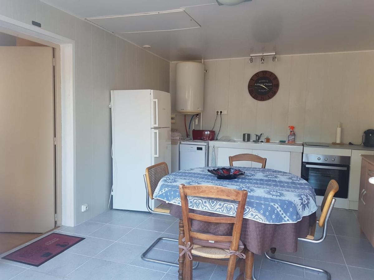 Charmante Maisonnette 2 Personnes Avec Wifi Surgeres Exterior photo